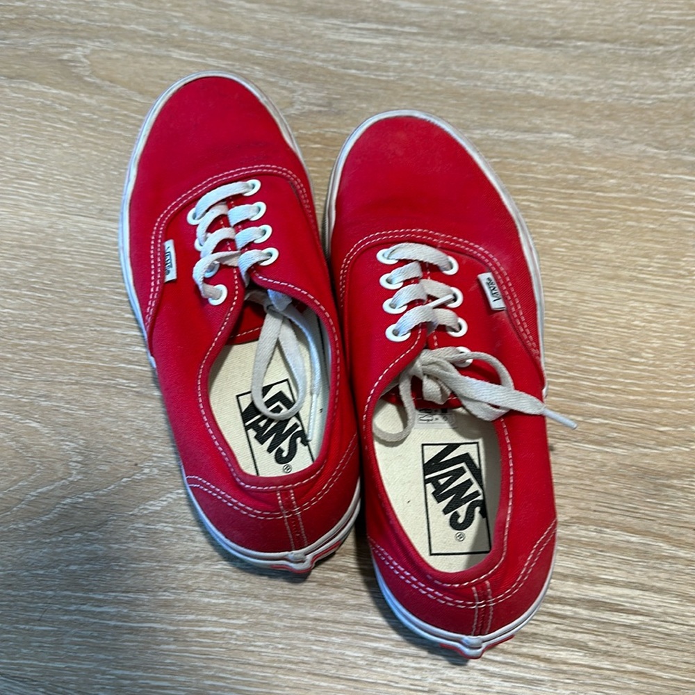 US WOMEN SIZE 7 (US Men Size 5.5)